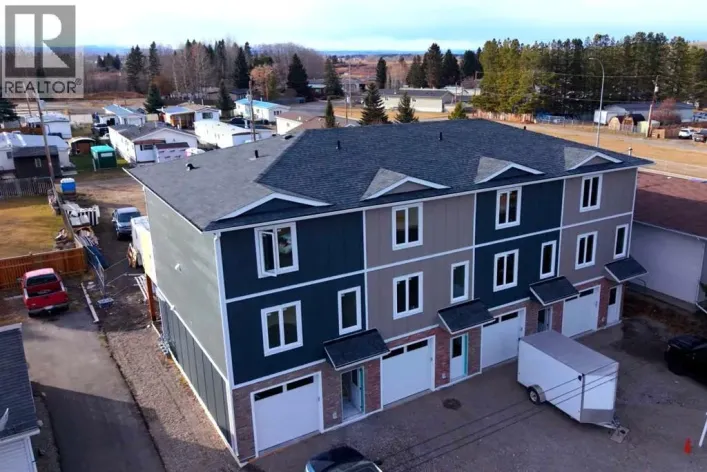 3, 106 4 Street NW, Sundre