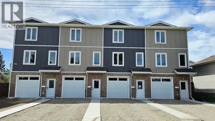 3, 106 4 Street NW, Sundre