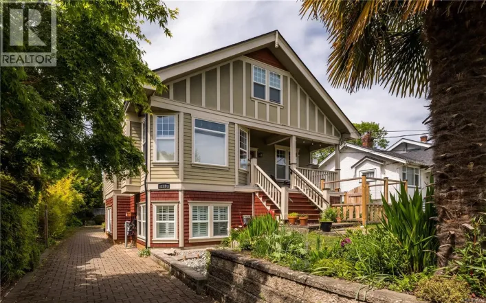 3 118 Robertson St, Victoria