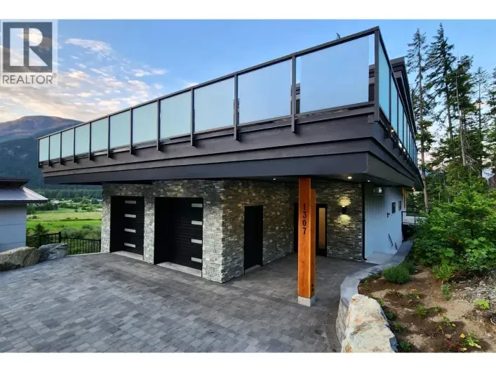 3 1307 EAGLE DRIVE, Pemberton