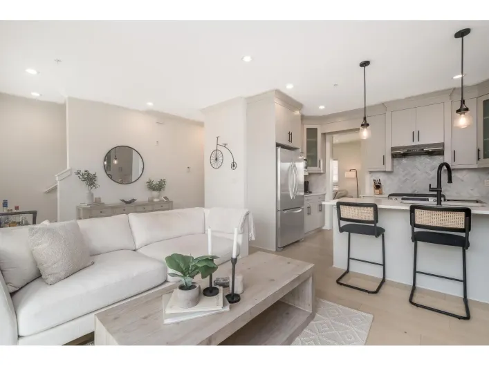 3 1424 EVERALL STREET, White Rock