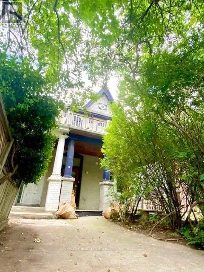 3 - 157 HURON STREET, Toronto