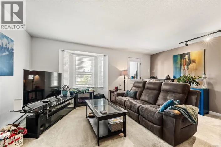 3 1663 Dufferin Cres, Nanaimo