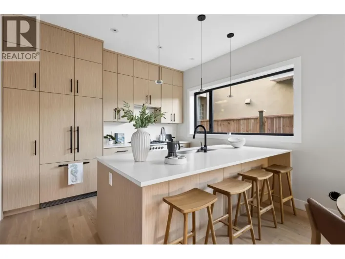 3 2017 E 23RD AVENUE, Vancouver