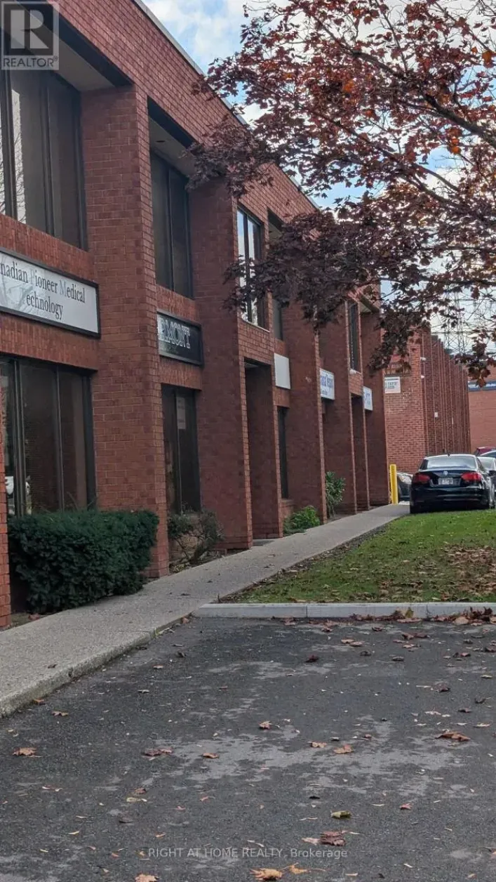 3 - 210 DRUMLIN CIRCLE, Vaughan