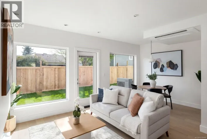3 2118 Pentland Rd, Oak Bay
