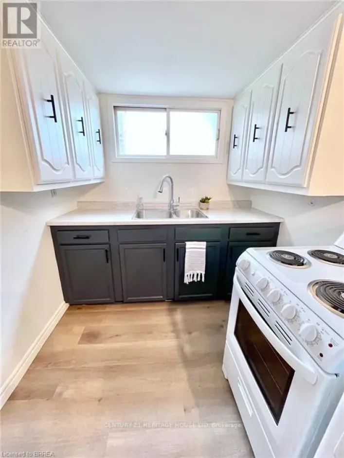 3 - 220 NELSON STREET, Brantford