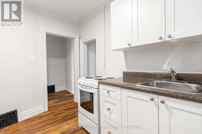 3 - 221 HAMILTON ROAD, London East