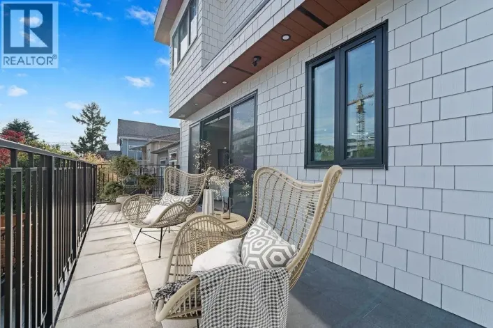 3 2282 E 8TH AVENUE, Vancouver