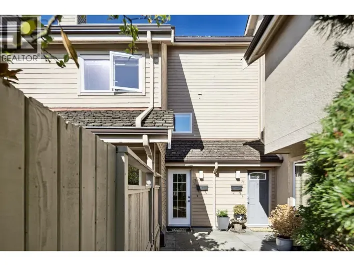 3 230 W 15TH STREET, North Vancouver