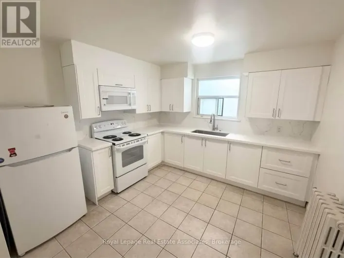 3 - 237 LAKESHORE ROAD E, Mississauga