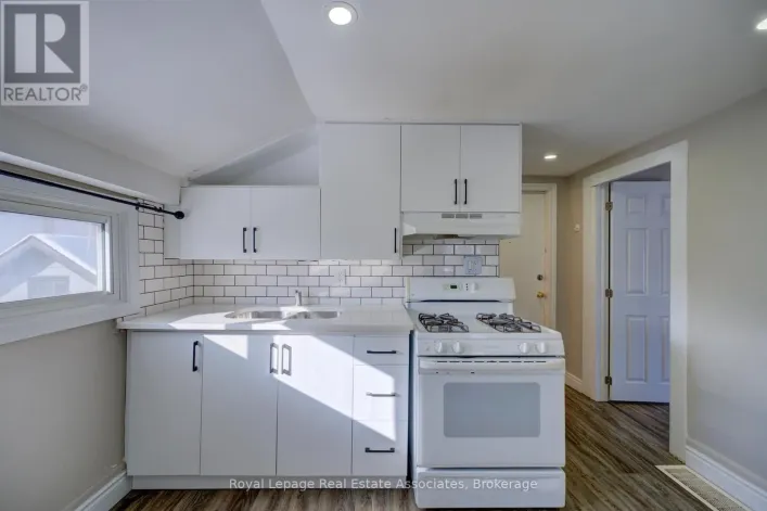 3 - 24 DUKE STREET, Brantford