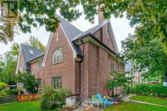 3 - 26 CASTLEVIEW AVENUE, Toronto