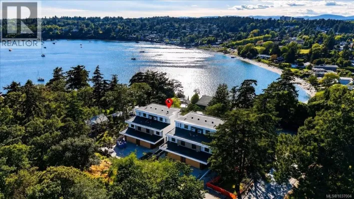 3 2737 Tudor Ave, Saanich
