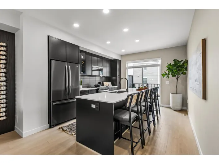 3 2886 MONTROSE AVENUE, Abbotsford