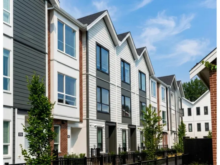 3 2886 MONTROSE AVENUE, Abbotsford