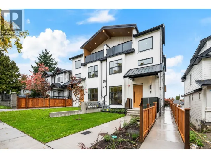 3 3065 CHARLES STREET, Vancouver