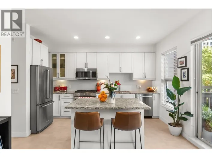 3 307 E 15TH STREET, North Vancouver