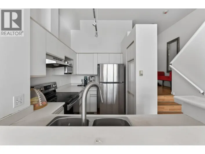 3 3580 RAINIER PLACE, Vancouver