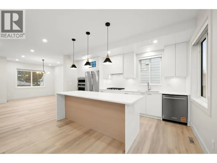 3 3881 HURST STREET, Burnaby