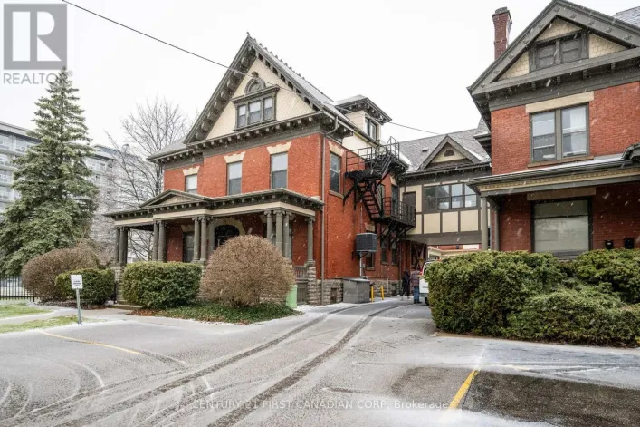 3 - 408 QUEENS AVENUE, London East