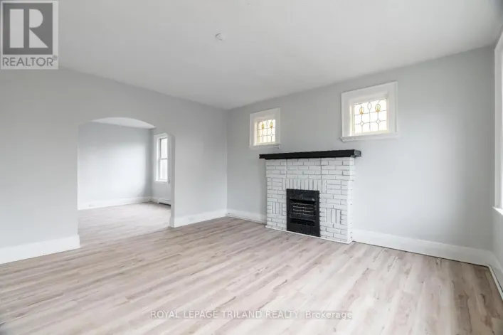 3 - 425 MCKENZIE AVENUE, London South