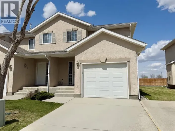3, 545 Highlands Boulevard W, Lethbridge