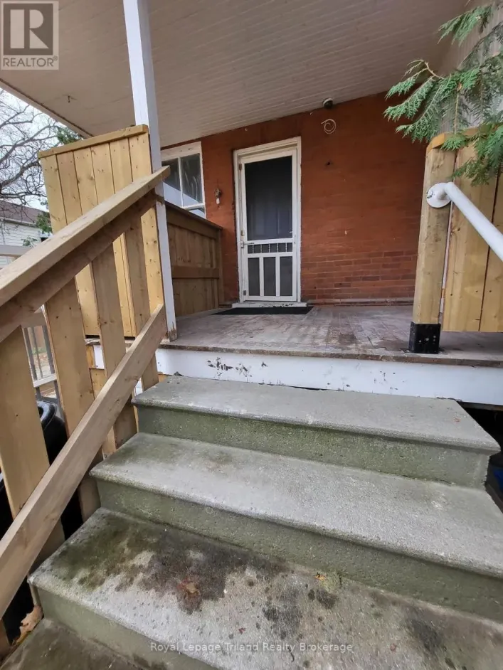 3 - 565 PEEL STREET, Woodstock