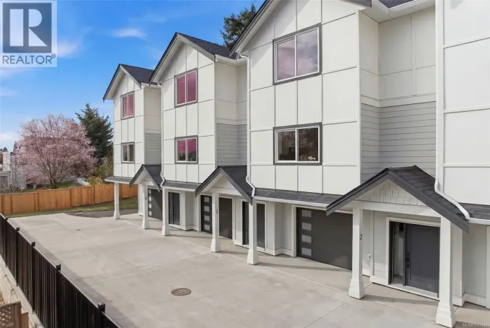3 621 Broadway St, Saanich