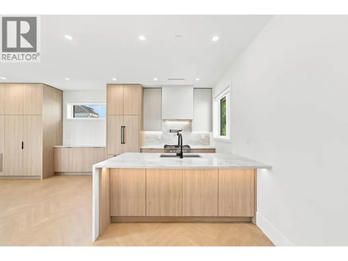 3 646 E 23RD AVENUE, Vancouver