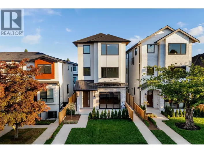 3 6682 NAPIER STREET, Burnaby