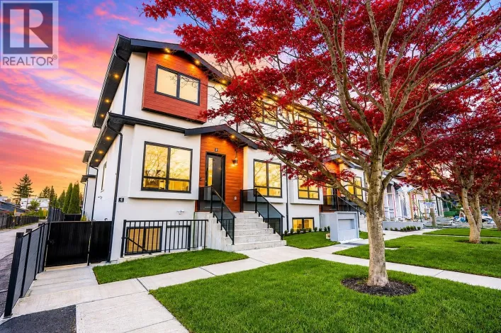 3 6692 NAPIER STREET, Burnaby
