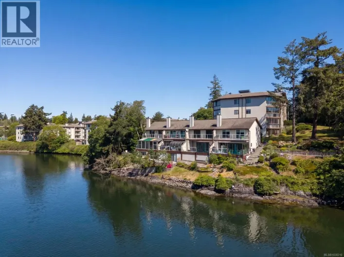 3 67 Gorge Rd W, Saanich
