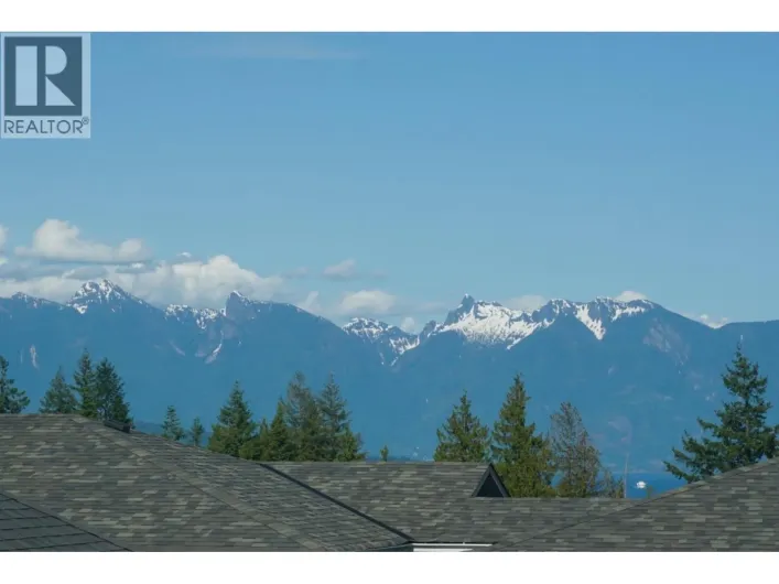 3 728 GIBSONS WAY, Gibsons