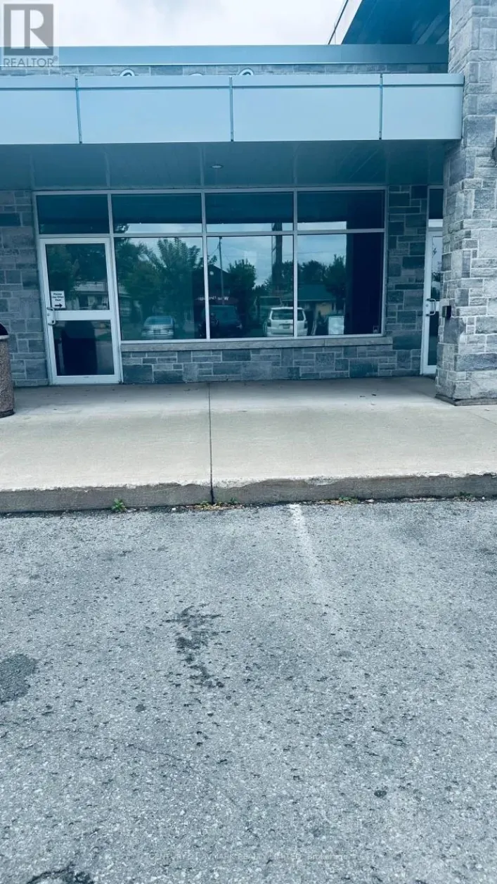 3 - 8040 LUNDY'S LANE, Niagara Falls