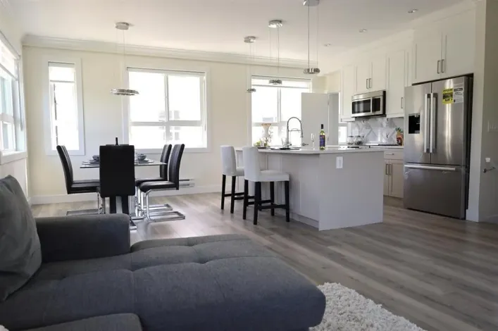 3 8181 135A STREET, Surrey