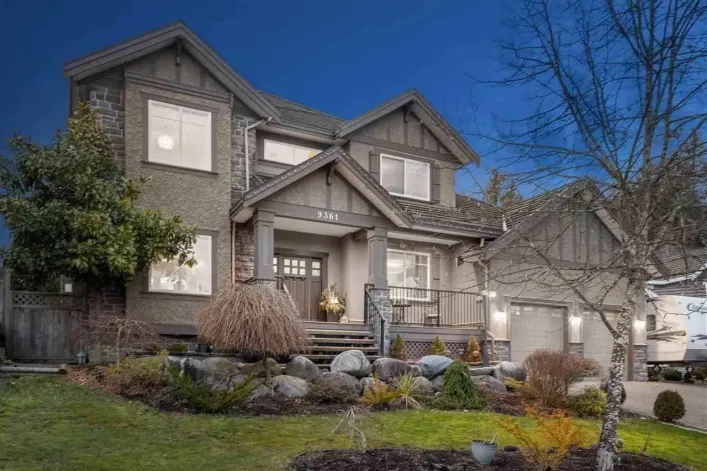 3 9361 164A STREET, Surrey