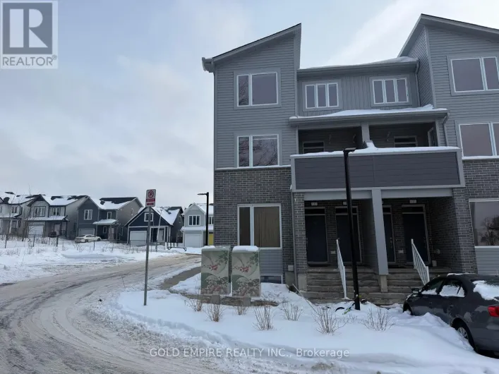 3 - 990 DEVERON CRESCENT, London South