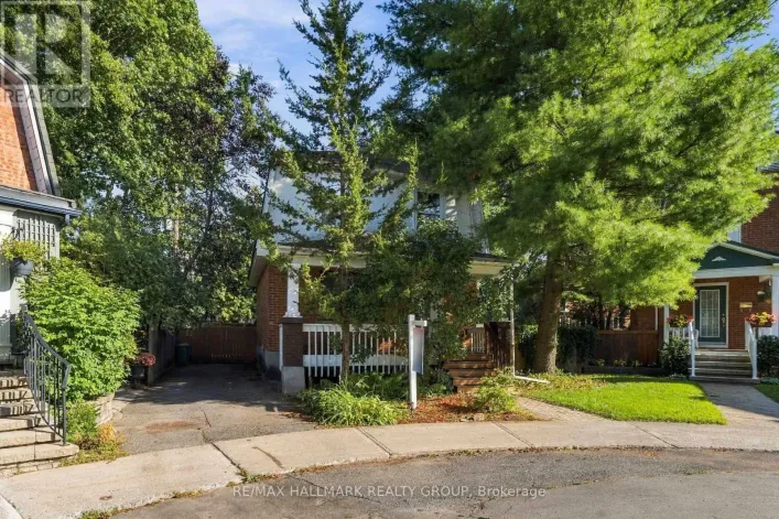 3 ASHBURY PLACE, Ottawa