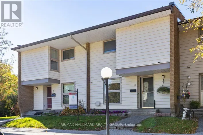 3 CARMICHAEL COURT, Ottawa