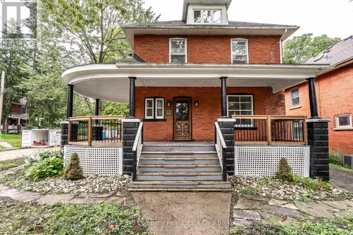 3 DALY AVENUE, Stratford