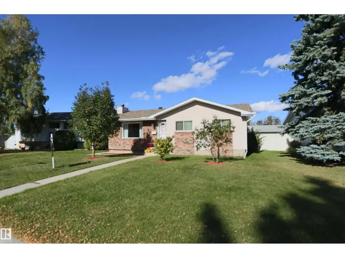 House for sale: 3 DORCHESTER RD, Spruce Grove
