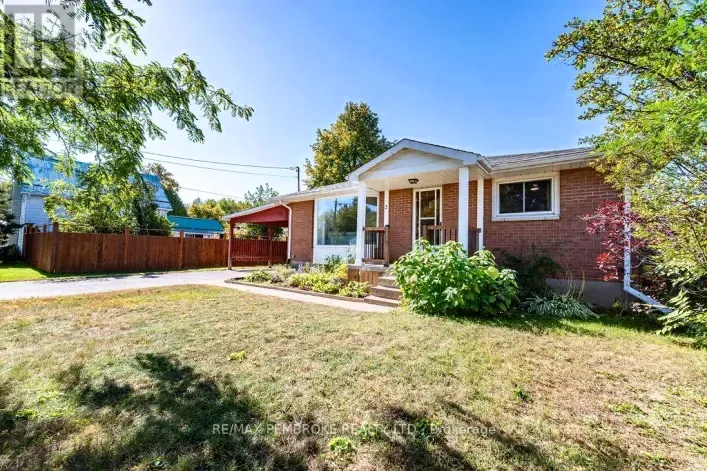 House for sale: 3 ELLIOTT STREET, Whitewater Region