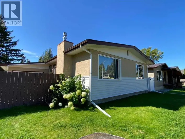 3 Lake Bevan Drive E, Brooks