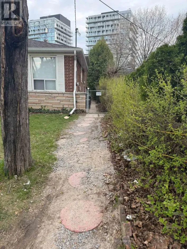 3 LISBURN CRESCENT, Toronto