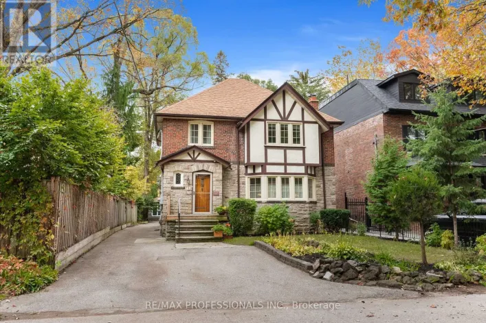 3 LYNNGROVE AVENUE, Toronto