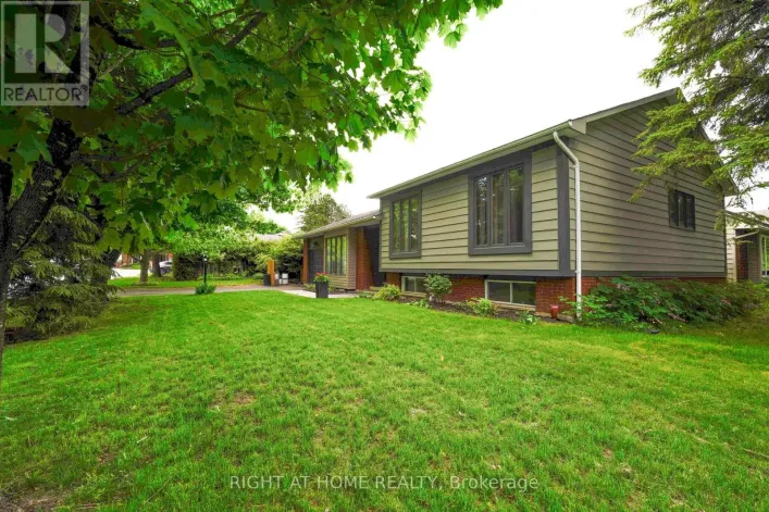 3 POMMEL CRESCENT, Ottawa