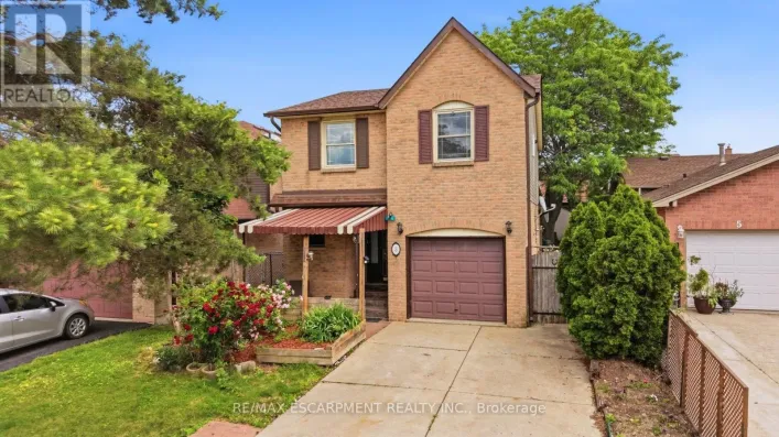 3 TWINOAKS CRESCENT, Hamilton