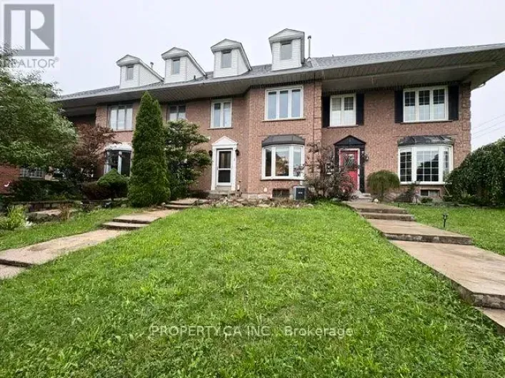 Row / Townhouse for sale: 3 WATERFORD CRESCENT, Hamilton
