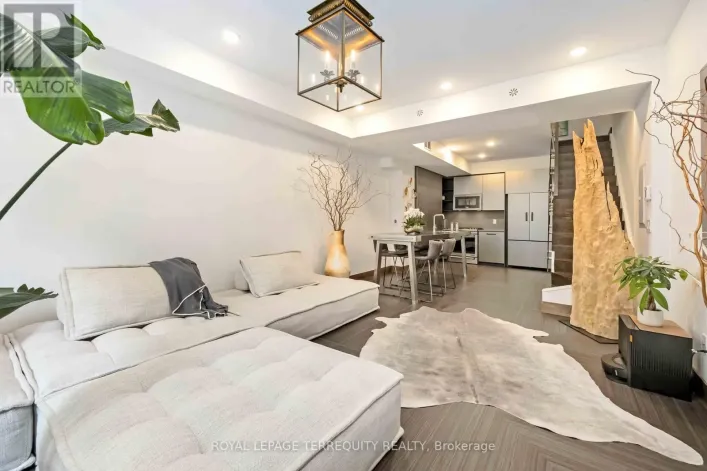 30 - 3 ELSIE LANE, Toronto